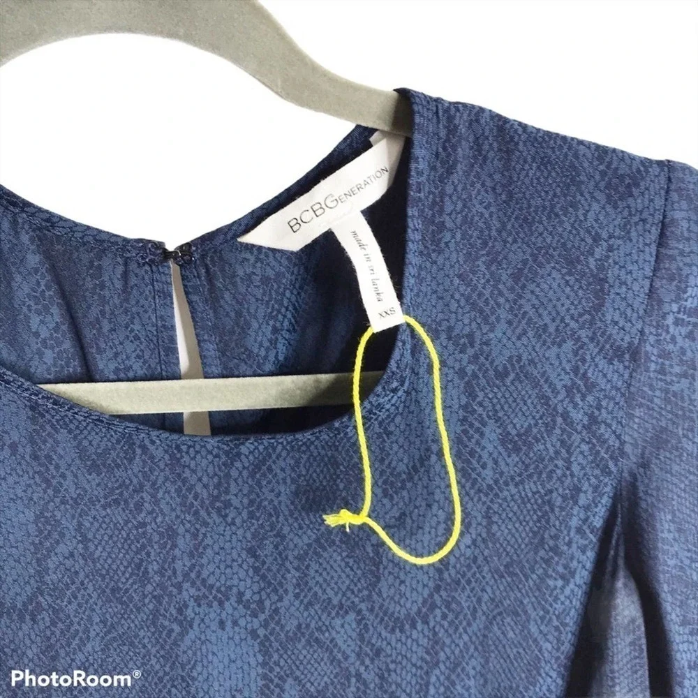 Bcbgeneration blue snakeskin shift dress XXS NWOT - Picture 9 of 9